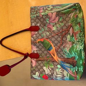 COPY - Painted Gucci tote